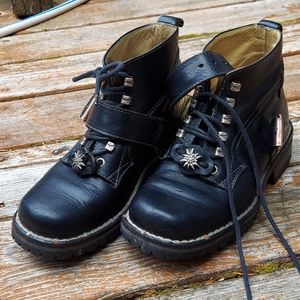 Dirndl und Bua boots- like Doc Martins